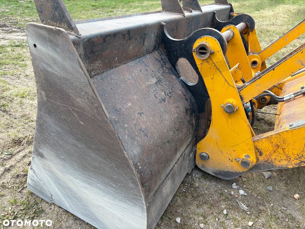 JCB 4CX - 13