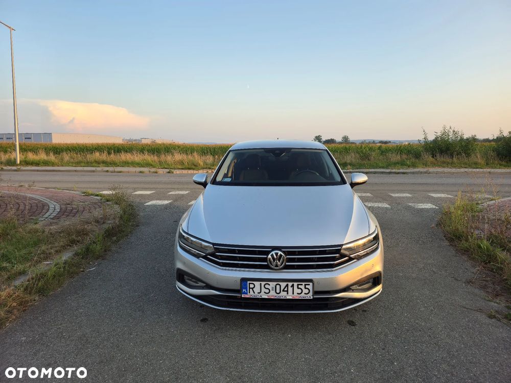 Volkswagen Passat - 4