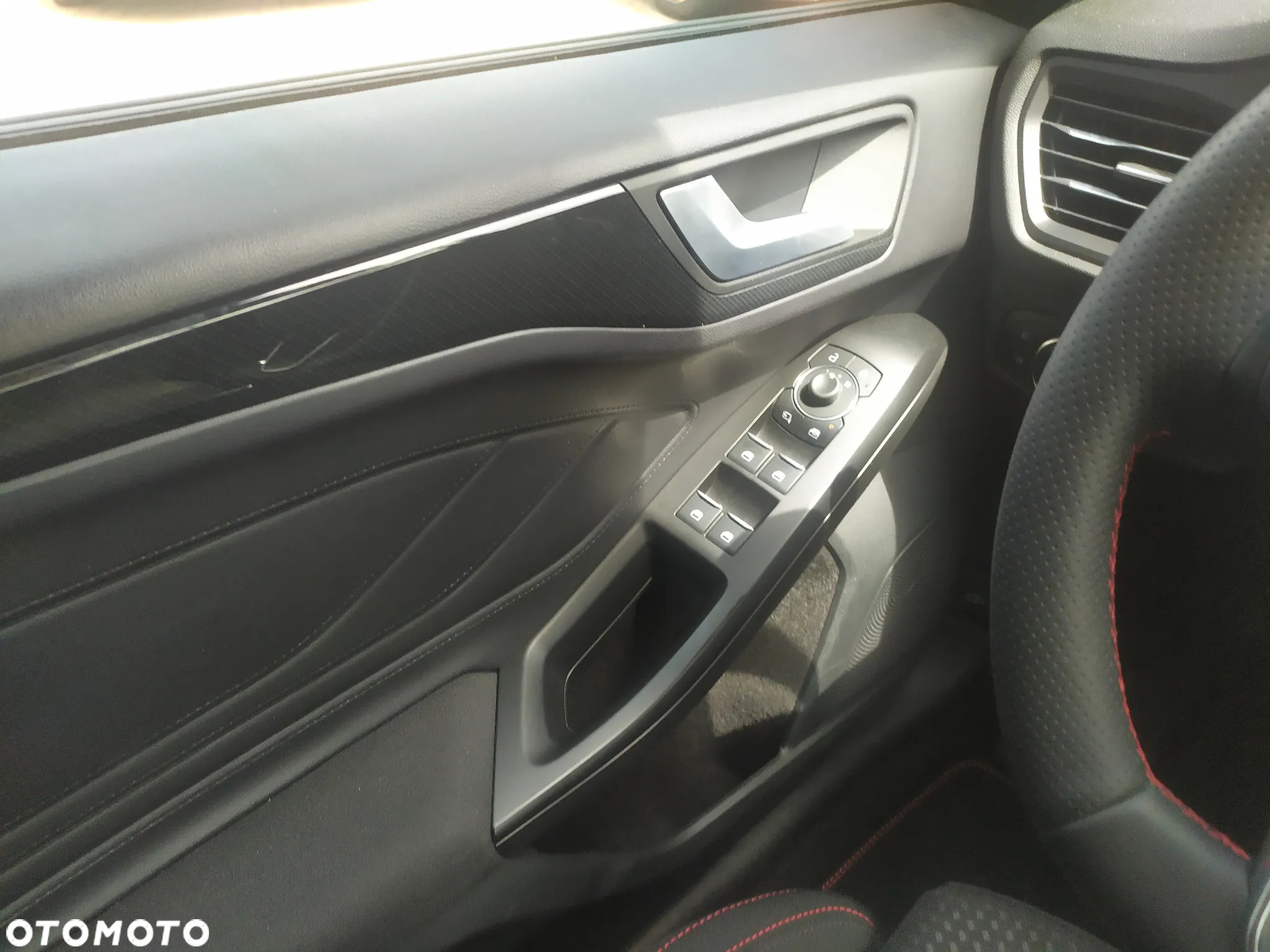 Ford Focus 1.0 EcoBoost ST-Line X - 25
