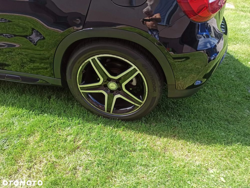Mercedes-Benz GLA 180 - 35