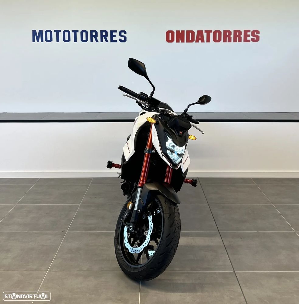 Honda CB 750 HORNET - 3