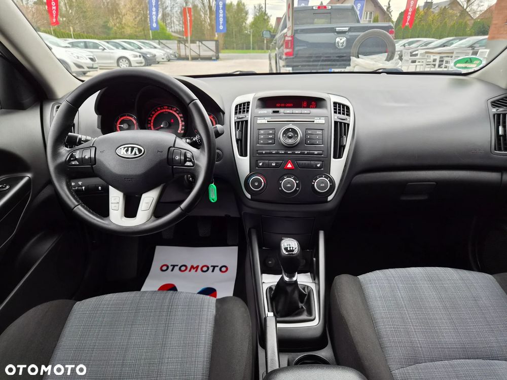 Kia Ceed - 23