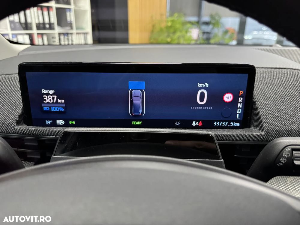 Ford Mustang Mach-E - 12