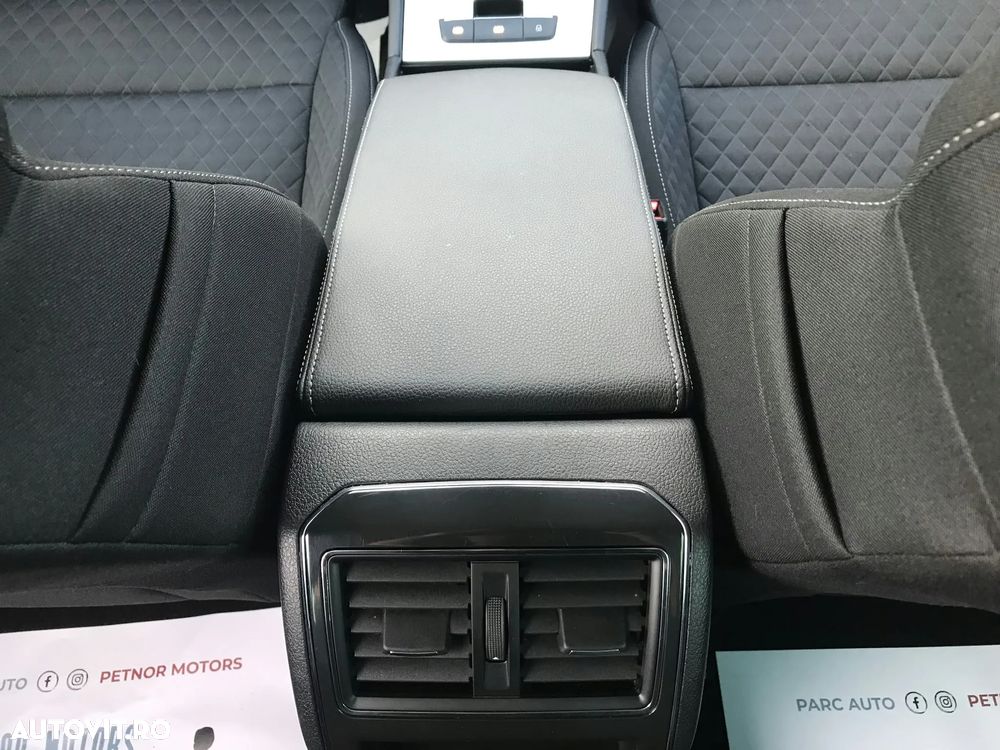 Skoda Superb 2.0 TDI DSG Ambition - 37