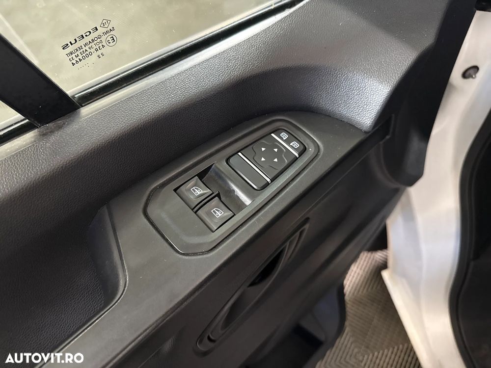 Renault Trafic - 15