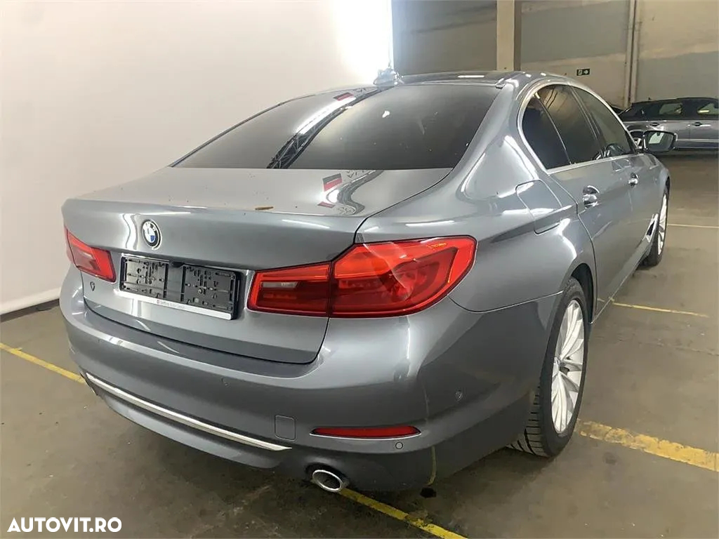 BMW Seria 5 530i Aut. Luxury Line - 2