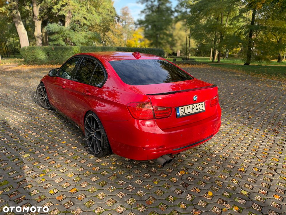 BMW 3 Series 2011 photo 4