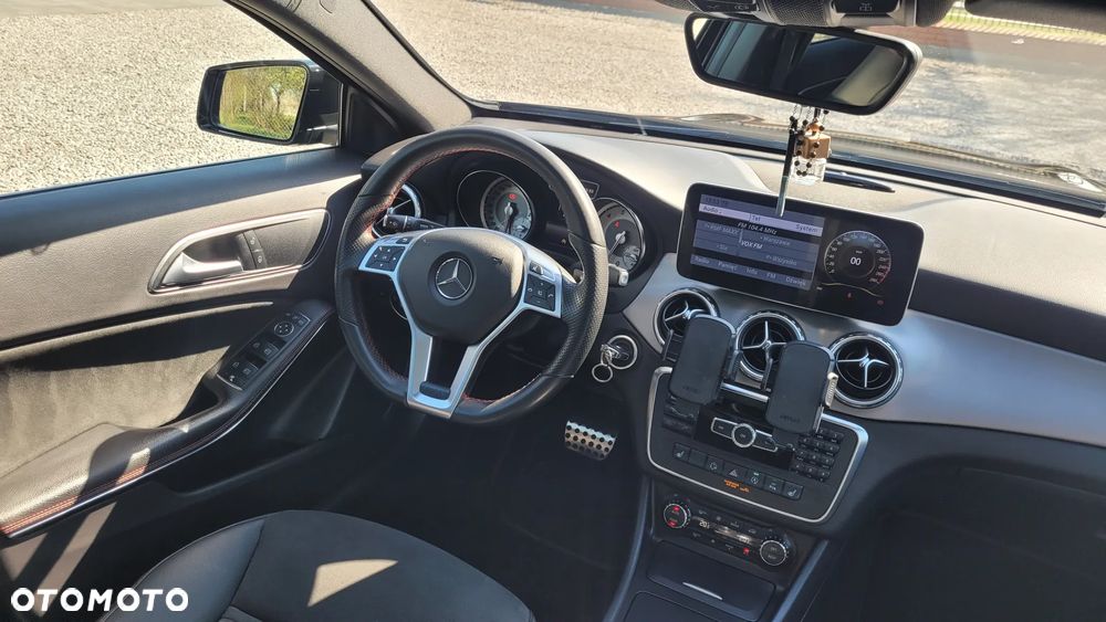 Mercedes-Benz GLA 200 7G-DCT AMG Line - 14