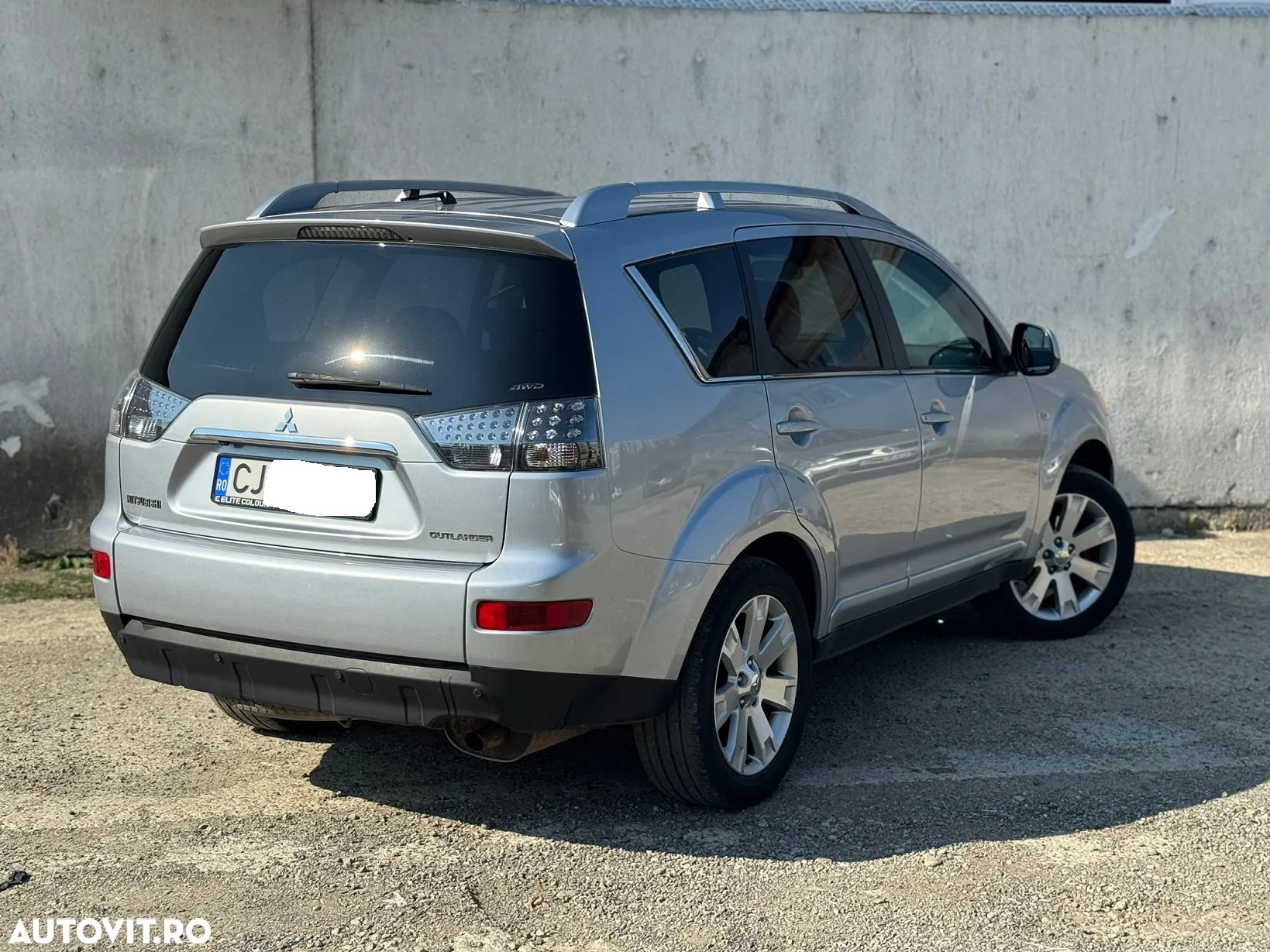 Mitsubishi Outlander 2.4 MIVEC NAVI Instyle Aut - 4