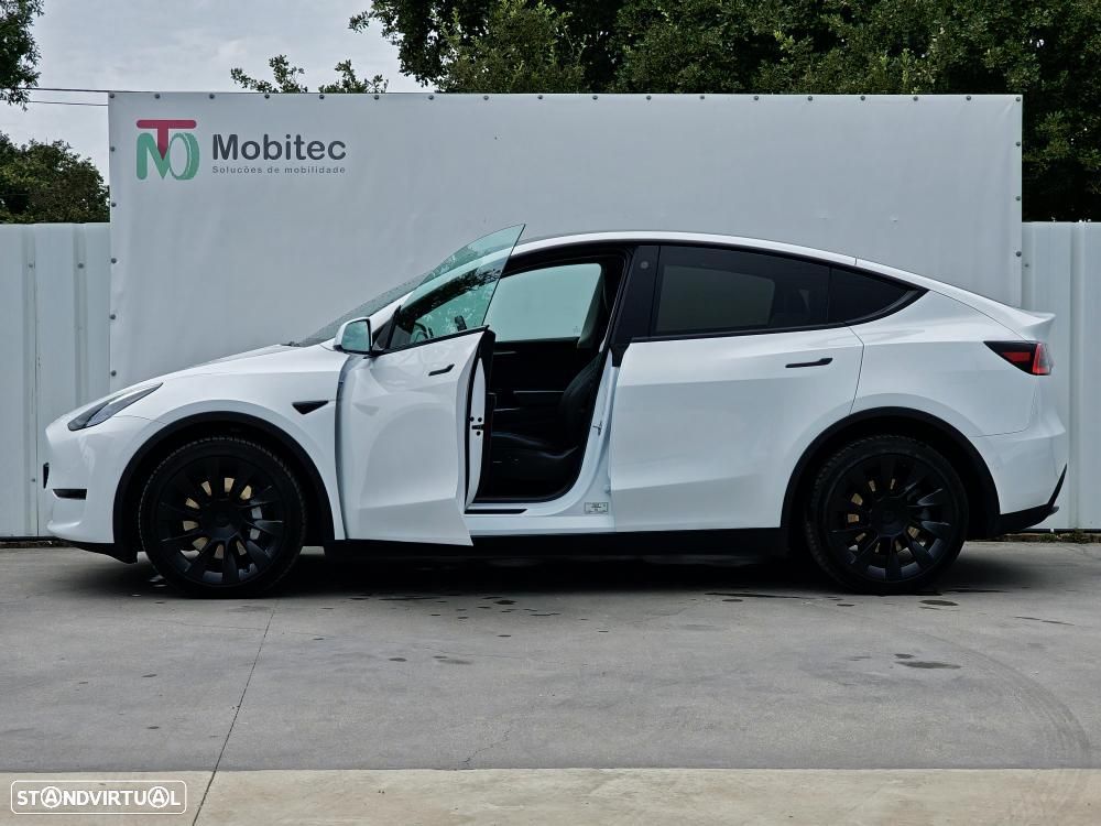 Tesla Model Y Long Range Dual Motor AWD - 8
