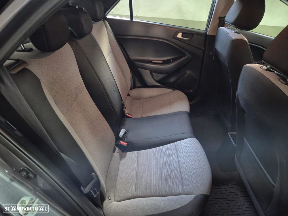 Hyundai i20 1.2 Comfort - 11