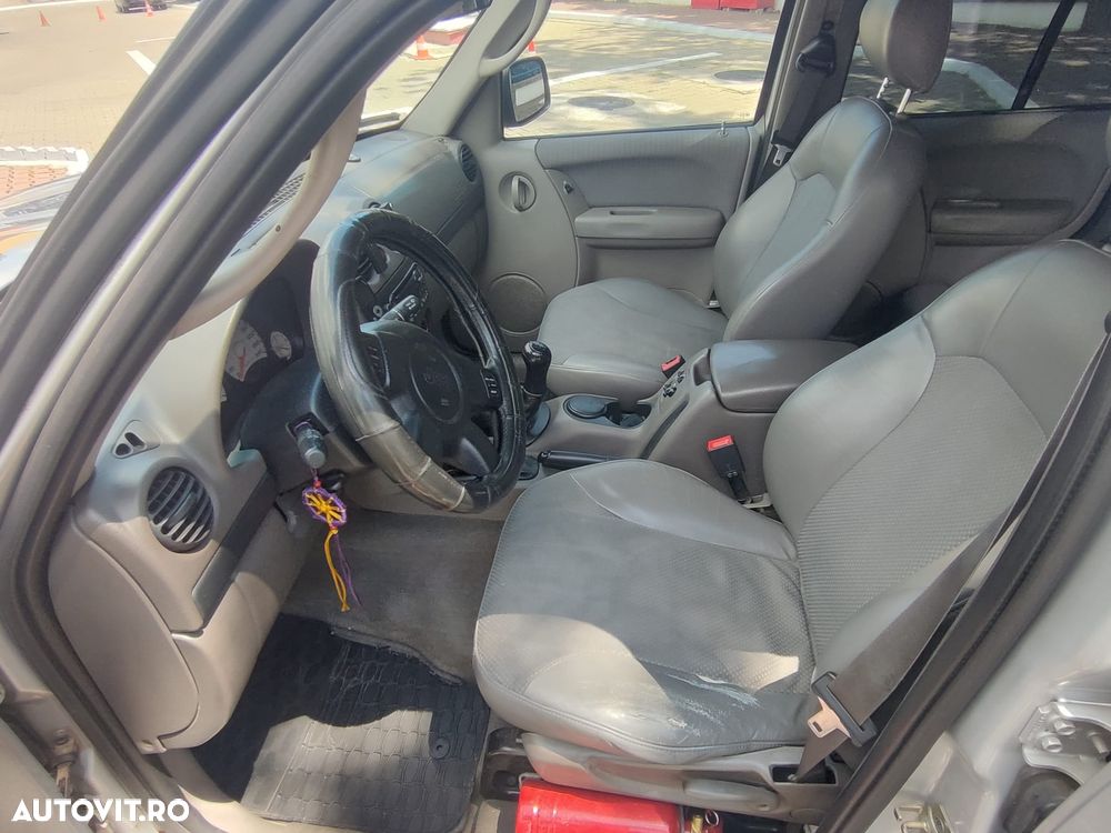 Jeep Cherokee - 8