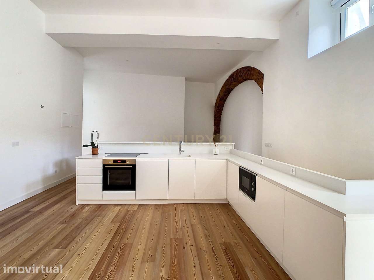 Apartamento T1+1 para arrendar em Alfama - Grande imagem: 2/21