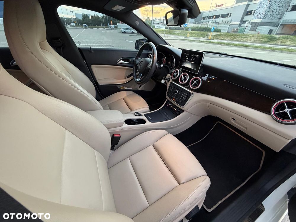 Mercedes-Benz CLA 250 7G-DCT StreetStyle - 23