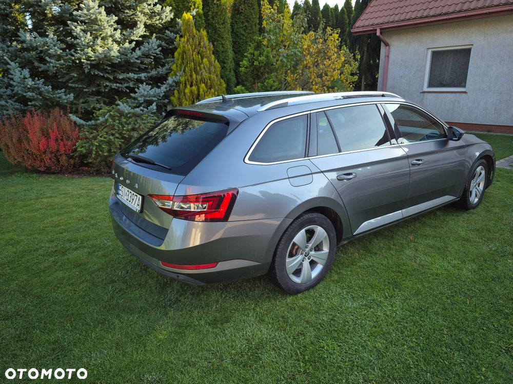 Skoda Superb 2.0 TDI SCR Ambition DSG - 4