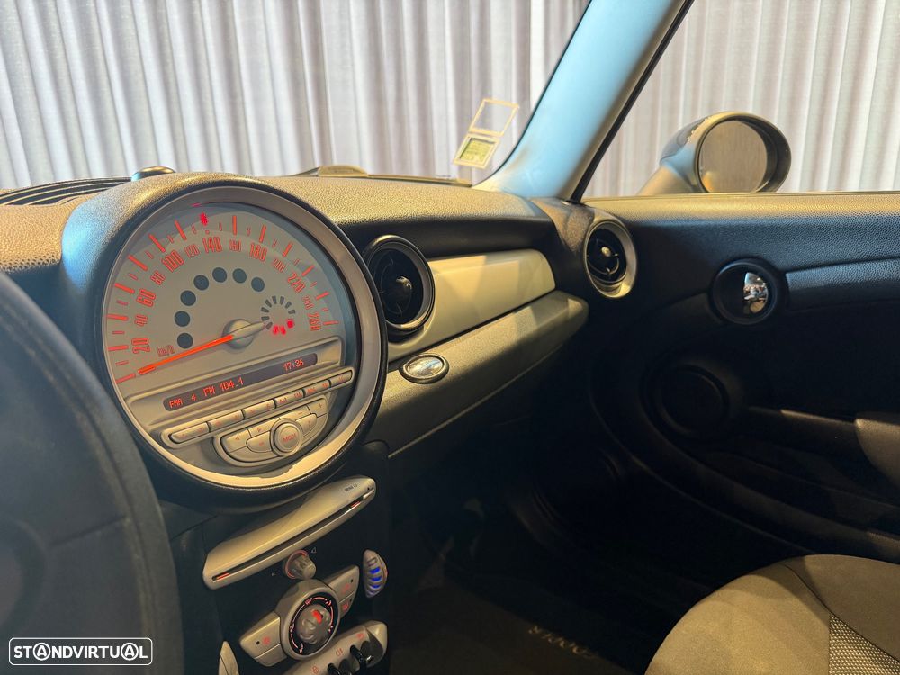 MINI 3 Portas Cooper D - 18