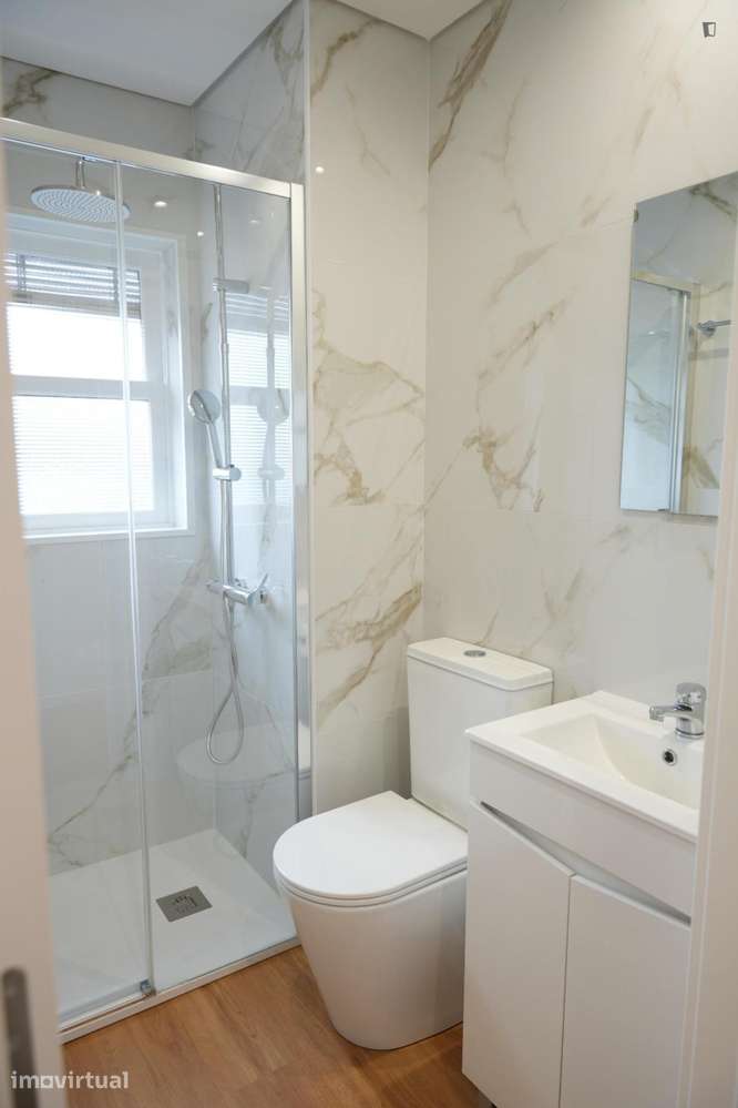 Quarto - localizado em Mafamude Porto - Grande imagem: 4/10