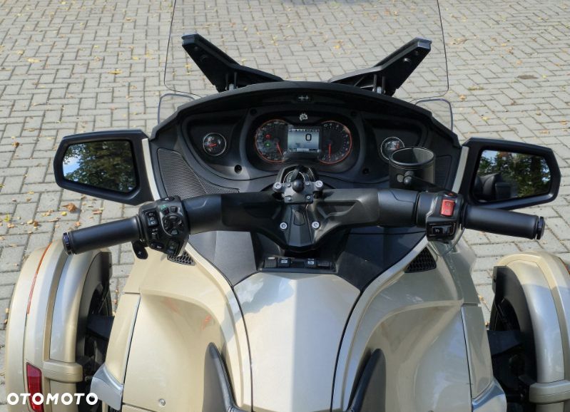 Can-Am Spyder - 10