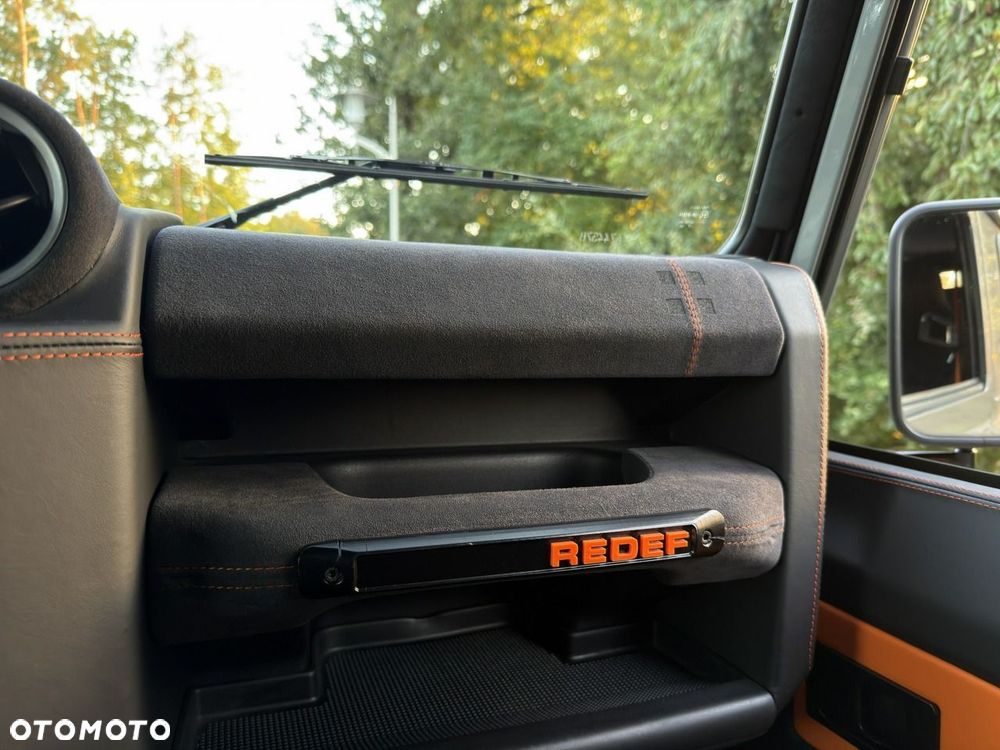 Land Rover Defender 2.4 TD4 SE - 25