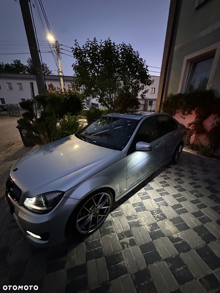Mercedes-Benz Klasa C 350 BlueEff 4-Matic Avantgarde - 36