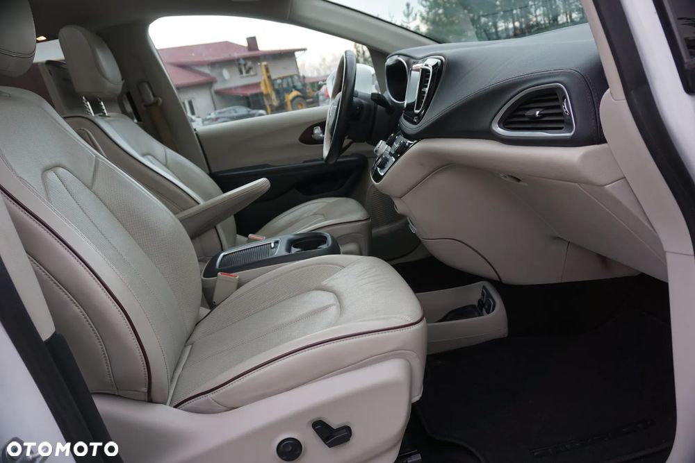 Chrysler Pacifica - 14