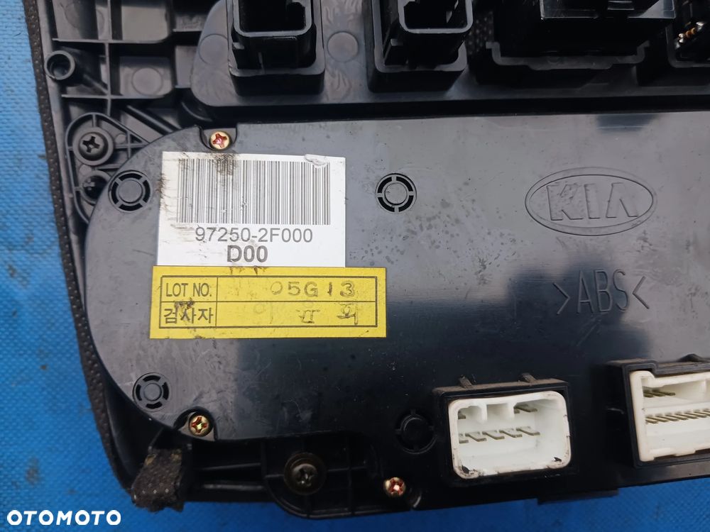 Panel klimatyzacji KIA CERATO 97250-2F000  nawiewu ramka środkowa konsola kratki nawiewu środek - 4