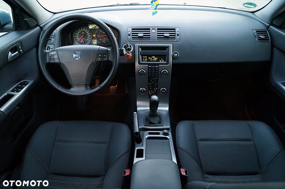 Volvo V50 D5 Momentum - 28