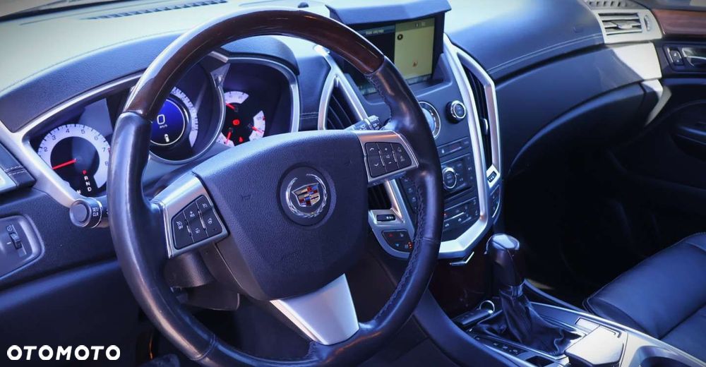 Cadillac SRX - 11
