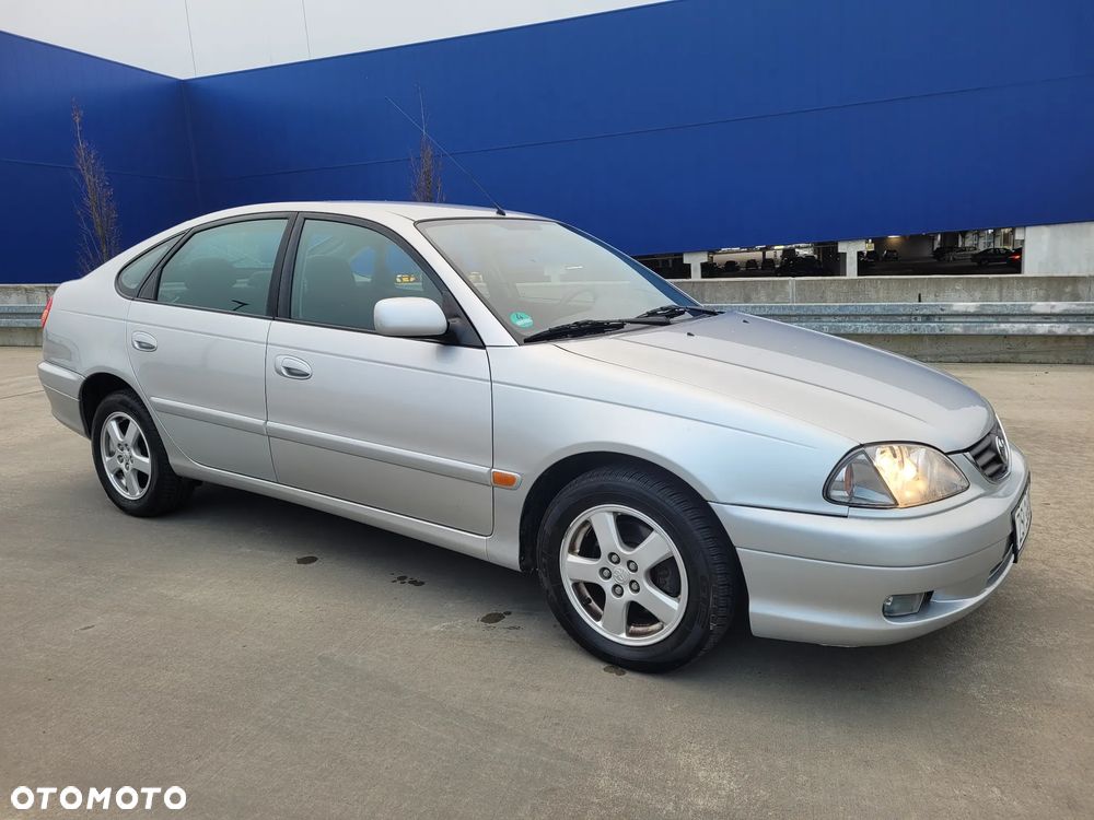 Toyota Avensis - 8
