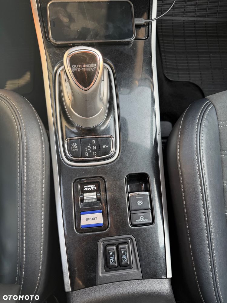 Mitsubishi Outlander - 15