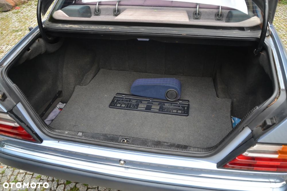 Mercedes-Benz W124 (1984-1993) - 16