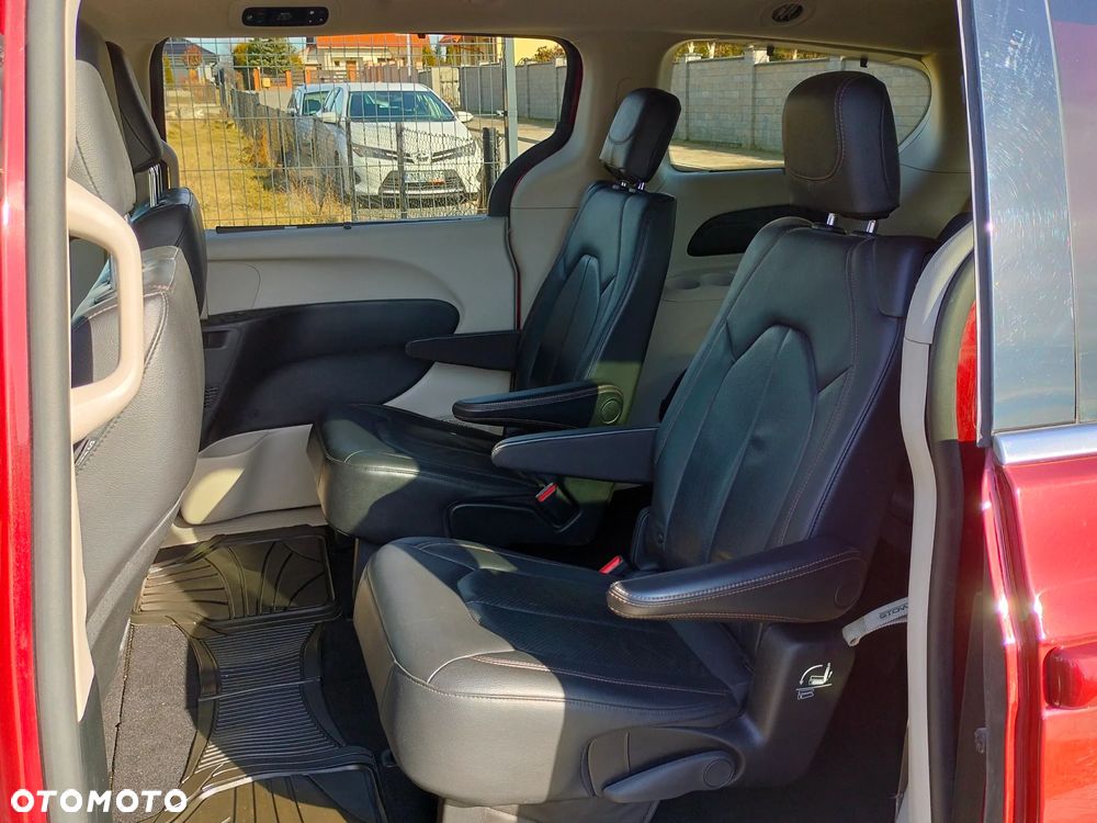 Chrysler Pacifica - 6