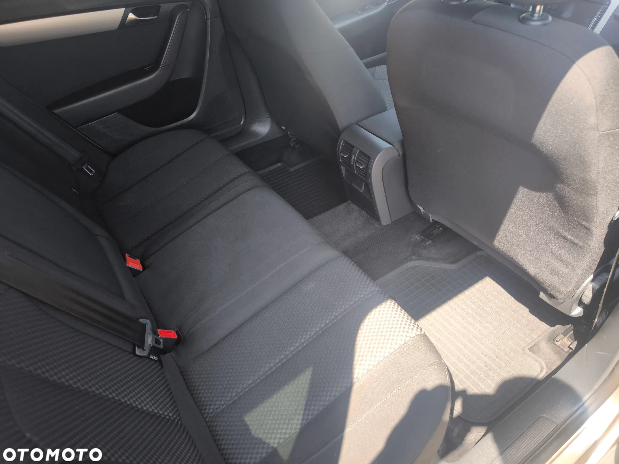 Volkswagen Passat - 13