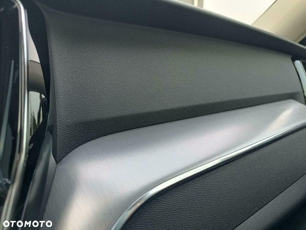 Volvo XC 60 T4 Momentum Pro - 16