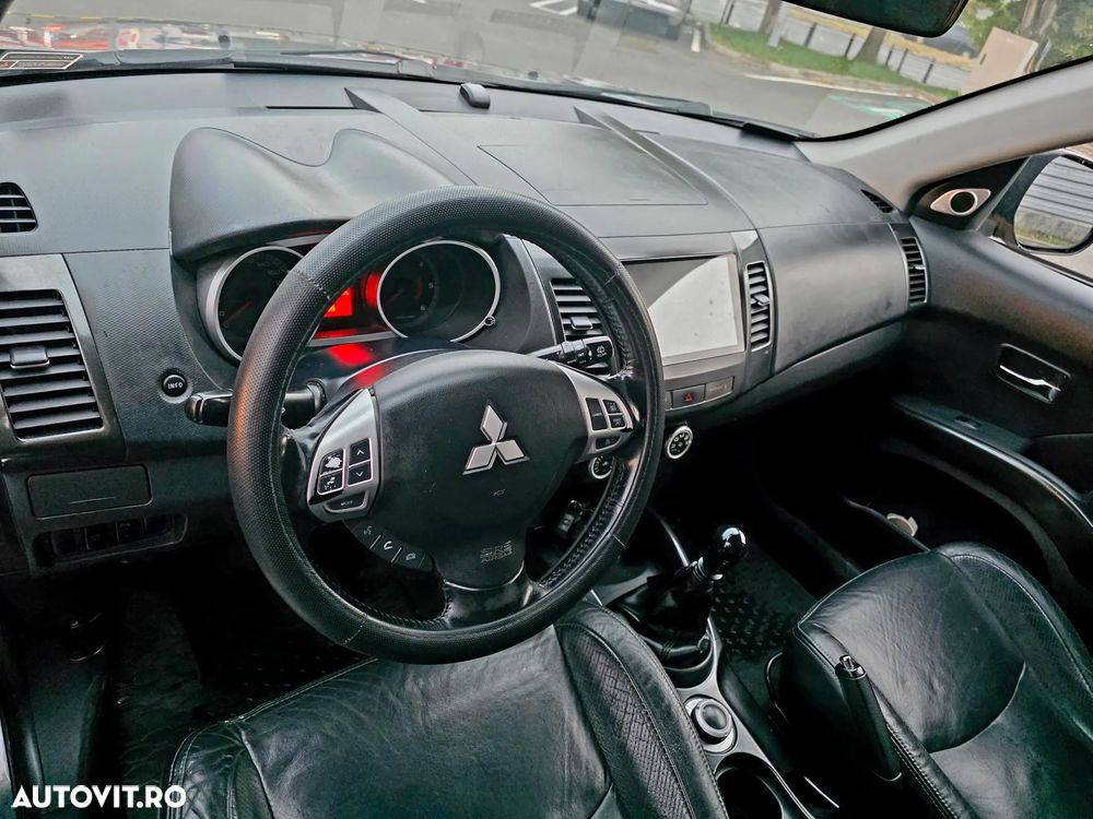 Mitsubishi Outlander - 5