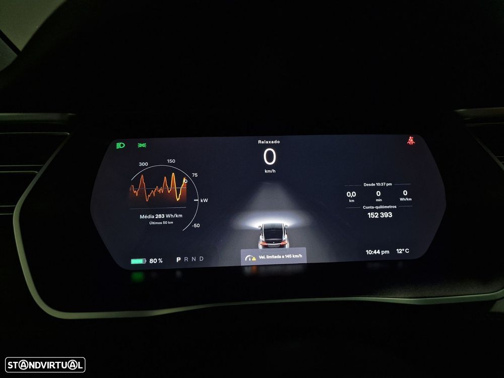 Tesla Model X 90D - 38