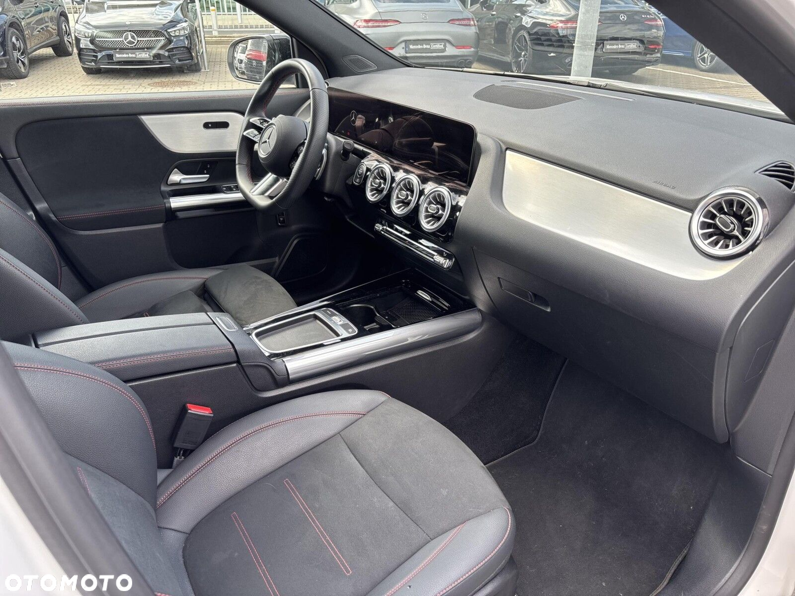 Mercedes-Benz GLA - 14