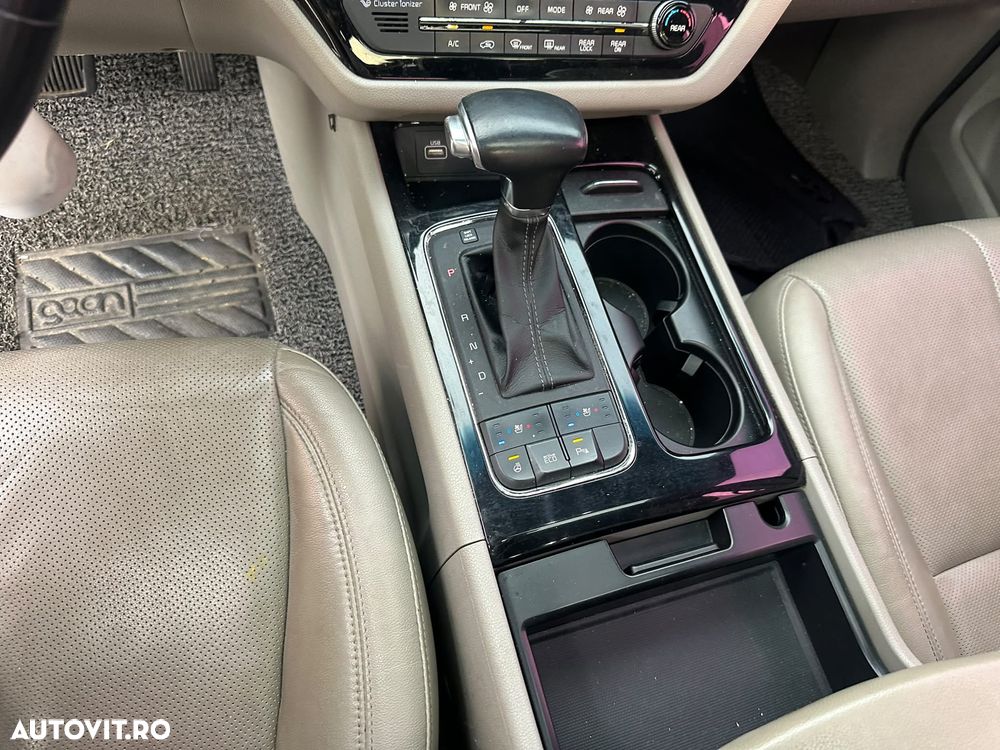 Kia Carnival - 19