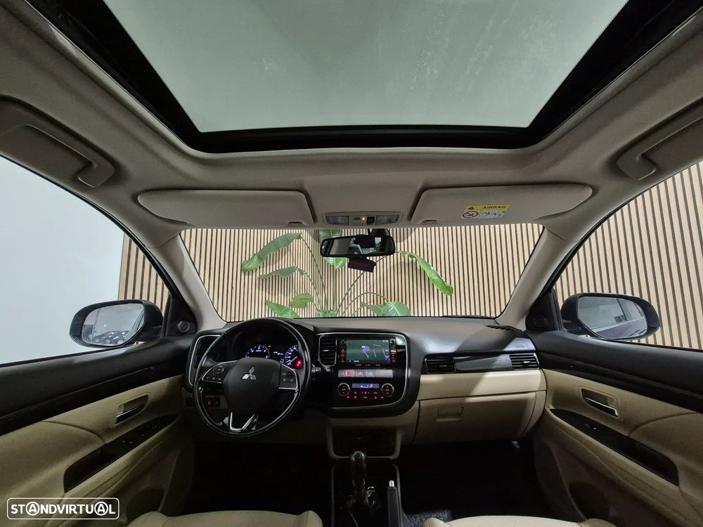 Mitsubishi Outlander 2.2 DI-D Instyle Navi - 26