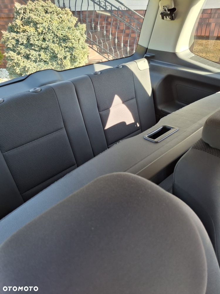 Volkswagen Touran - 17