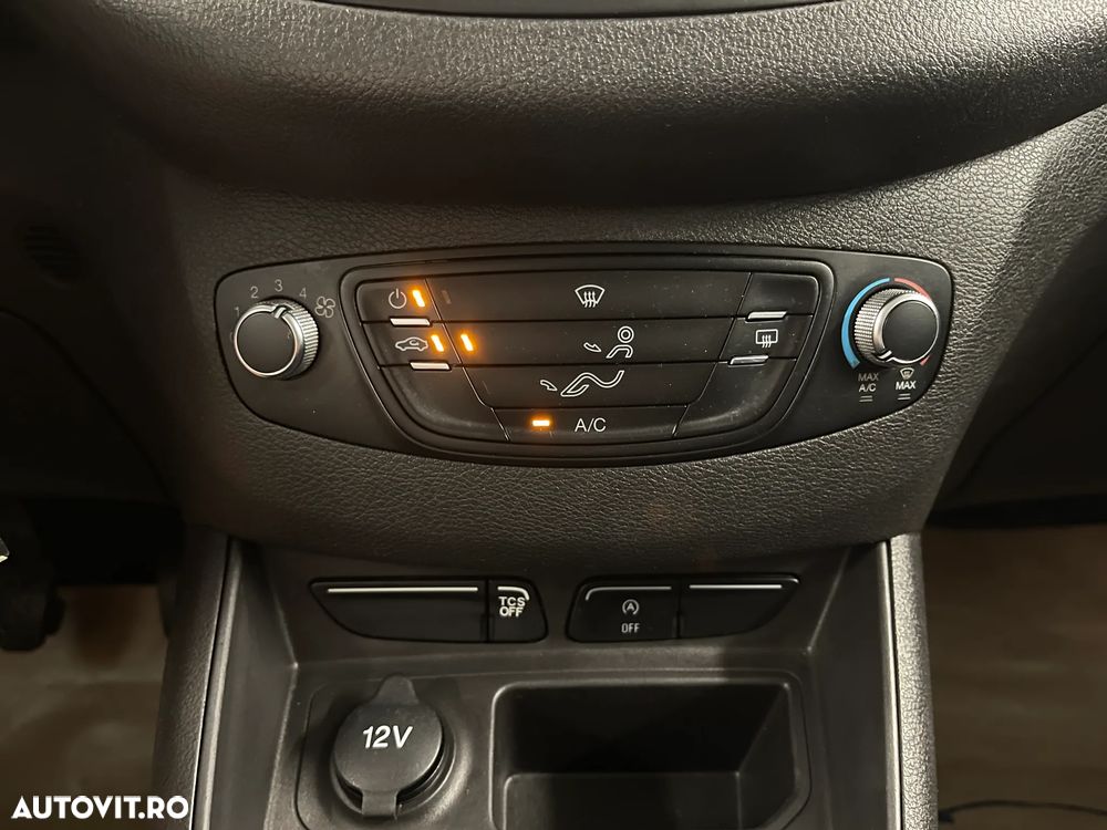 Ford Transit Courier - 11
