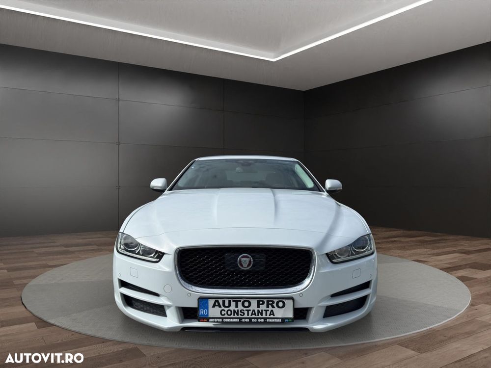 Jaguar XE - 16