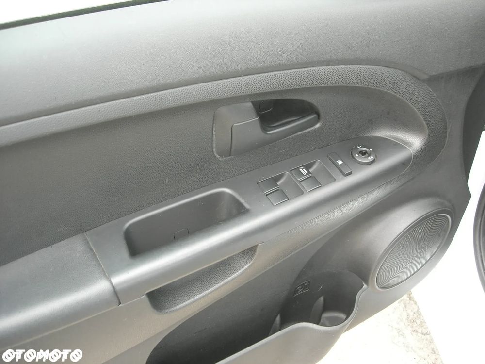 Kia Venga - 16