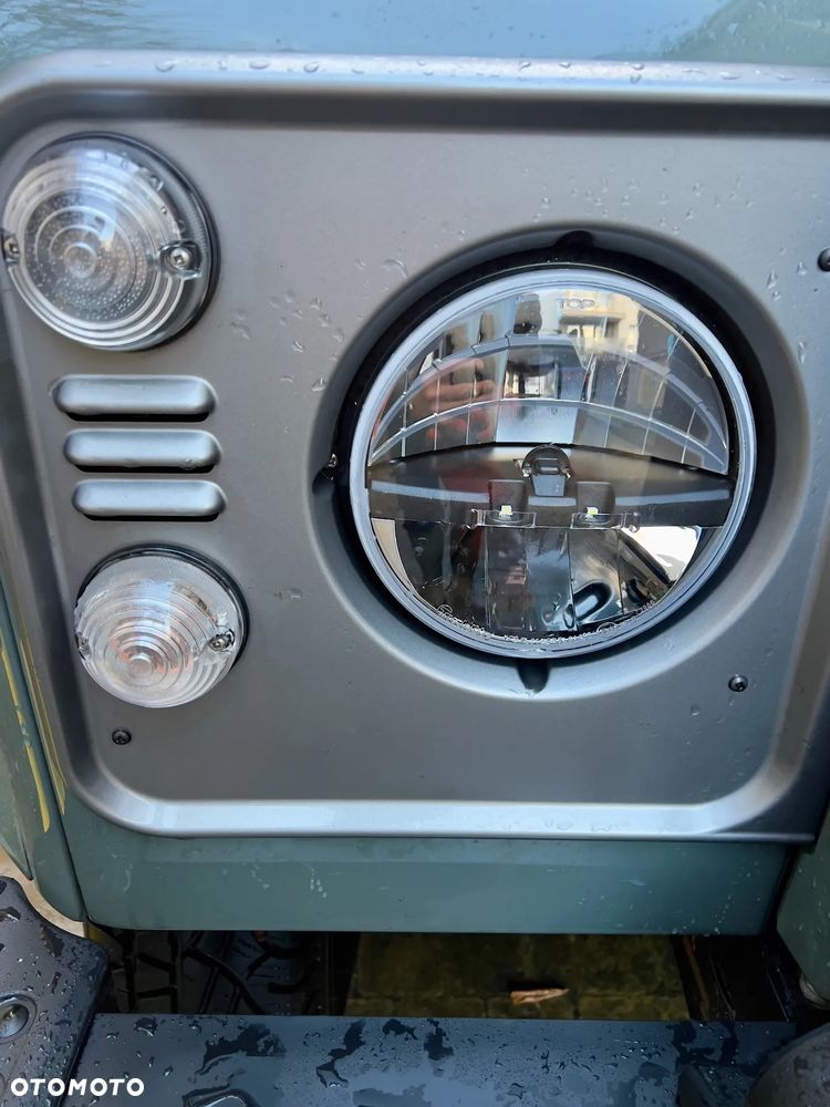 Land Rover Defender 2.2 TD4 SE - 30