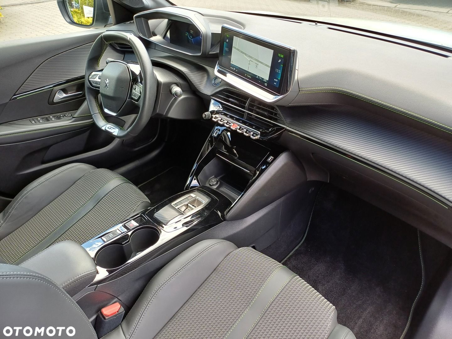 Peugeot 208 e-208 GT - 14