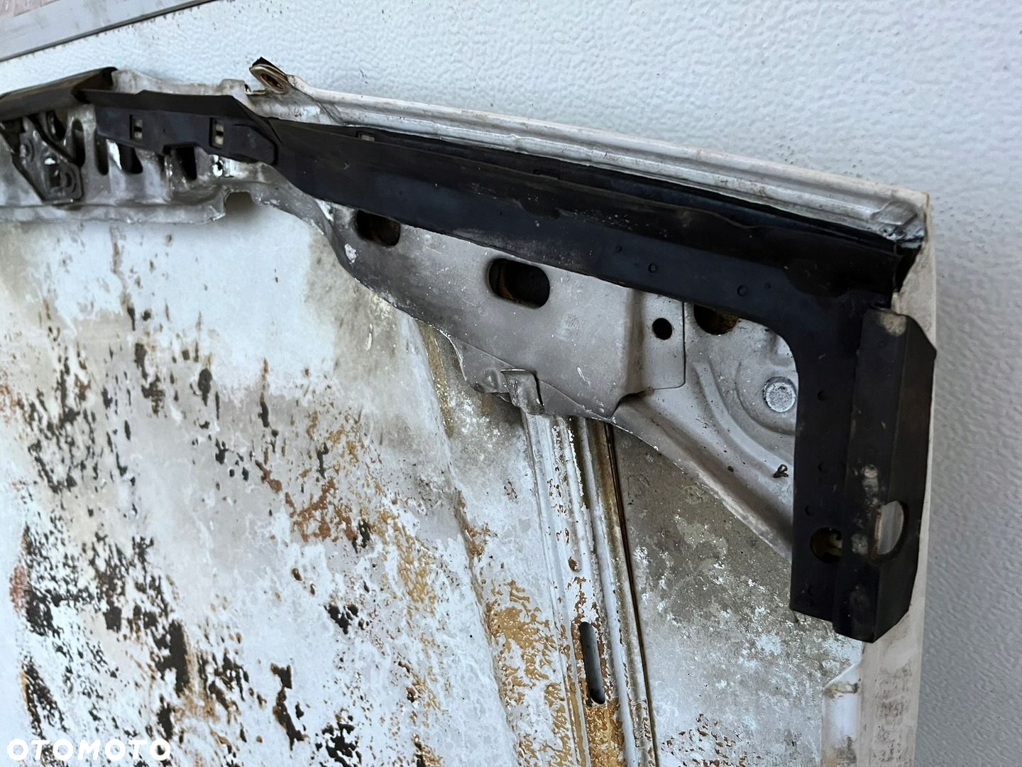 MASKA POKRYWA SILNIKA MERCEDES W124 1985-1989r WĄSKA LISTWA - 11