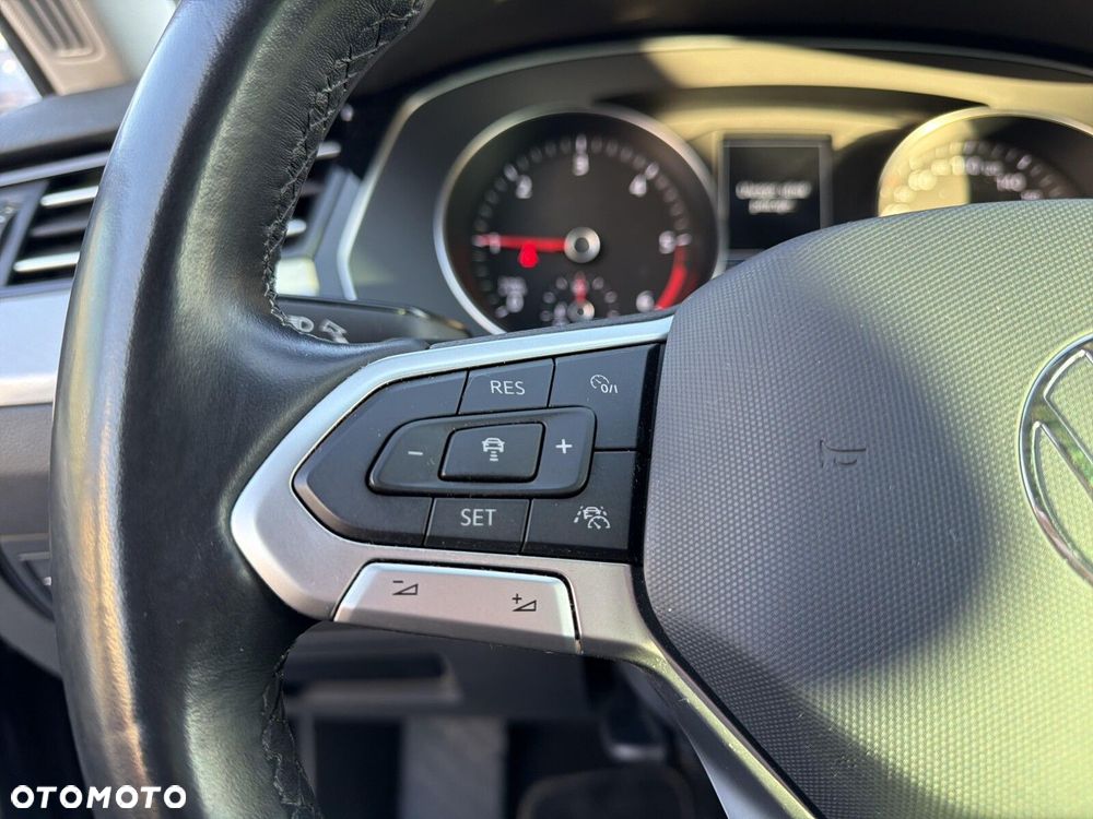 Volkswagen Passat - 25