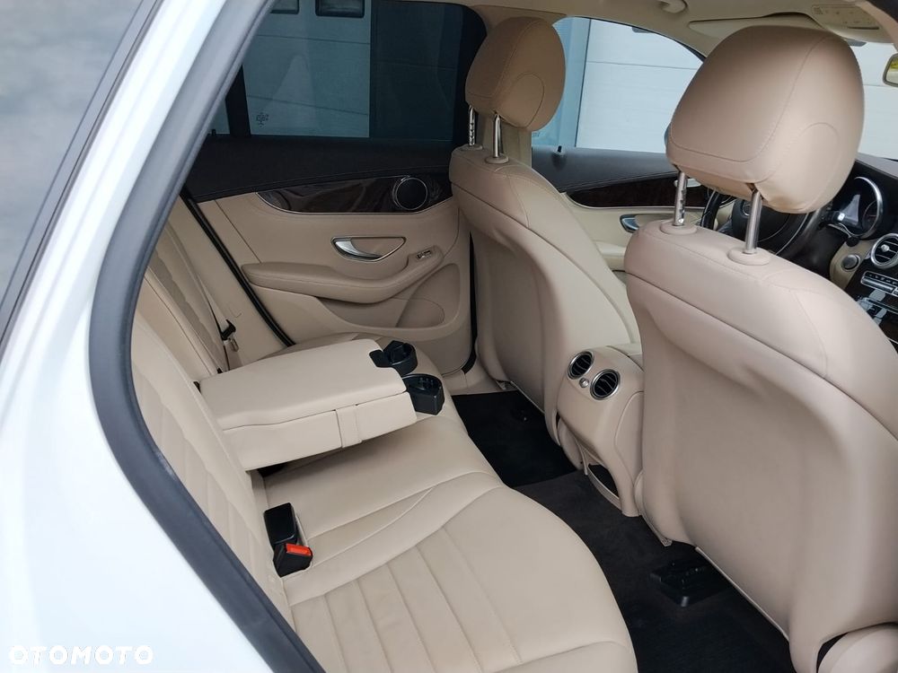 Mercedes-Benz GLC 250 4Matic 9G-TRONIC AMG Line - 10