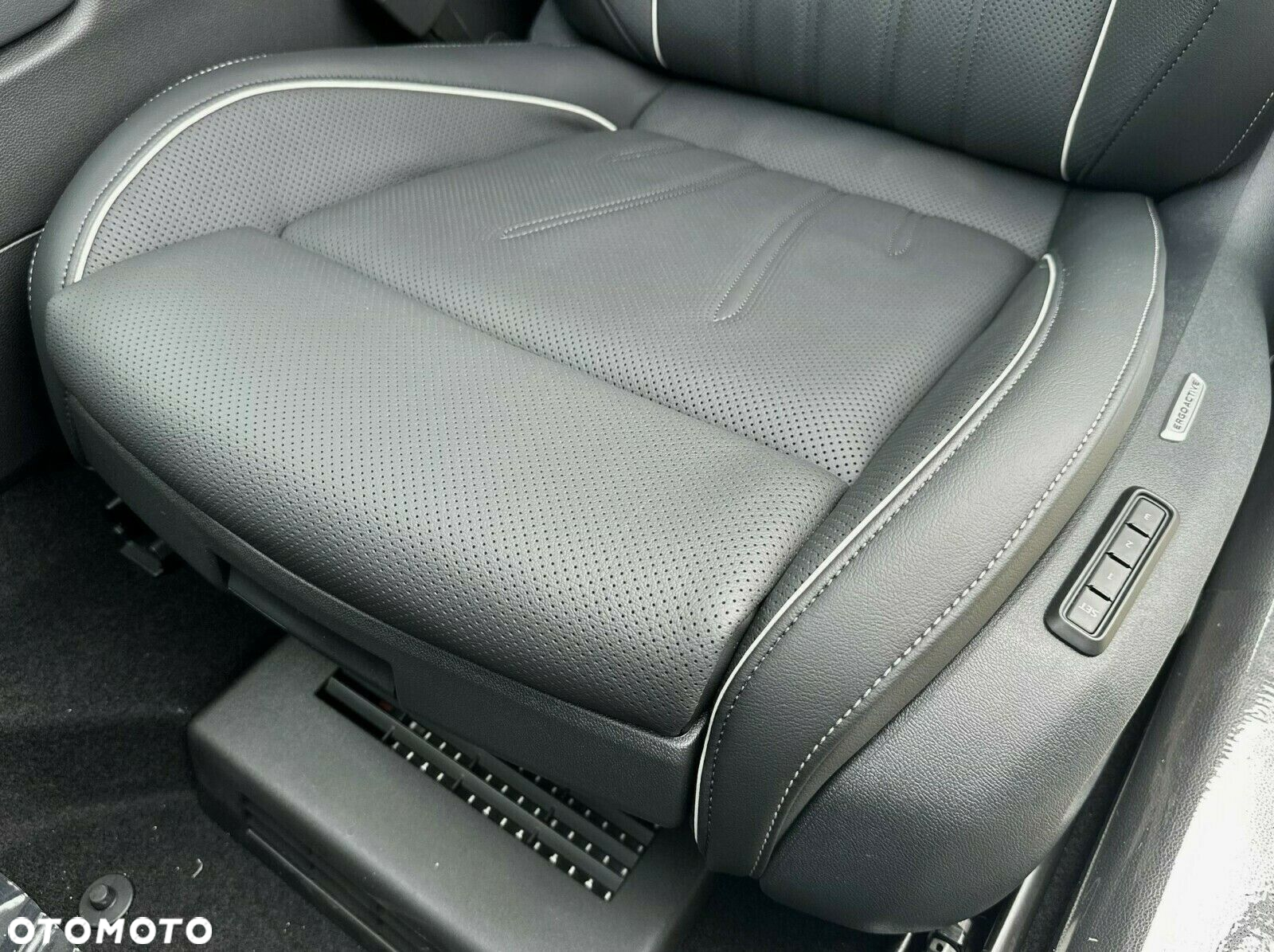 Volkswagen Passat 1.5 TSI ACT mHEV Elegance DSG - 12