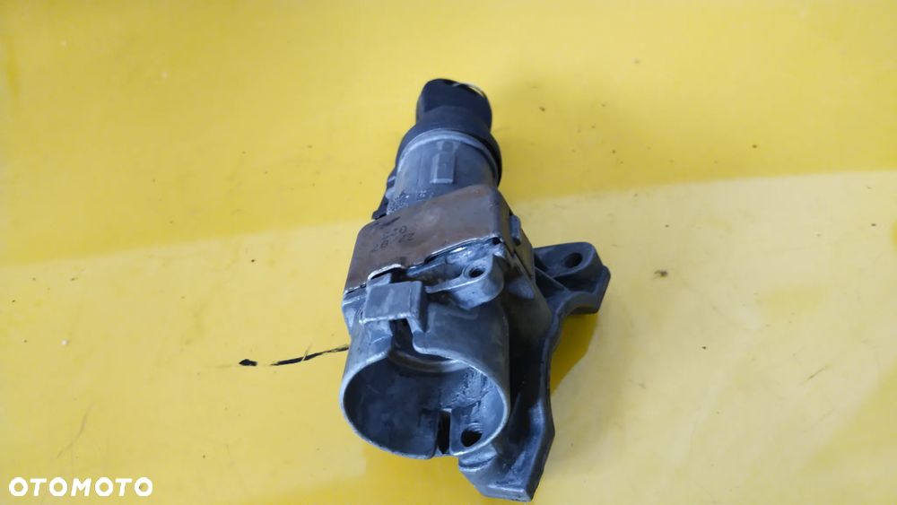 Stacyjka kluczyk klamka Volkswagen Polo 9N OE 4B0905851 - 2